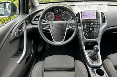 Универсал Opel Astra 2013 в Стрые