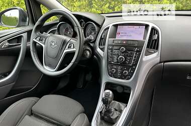 Универсал Opel Astra 2013 в Стрые