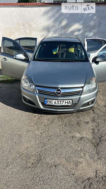 Седан Opel Astra 2012 в Николаеве