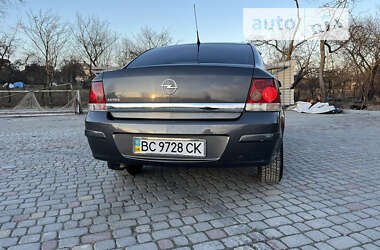 Седан Opel Astra 2011 в Львове