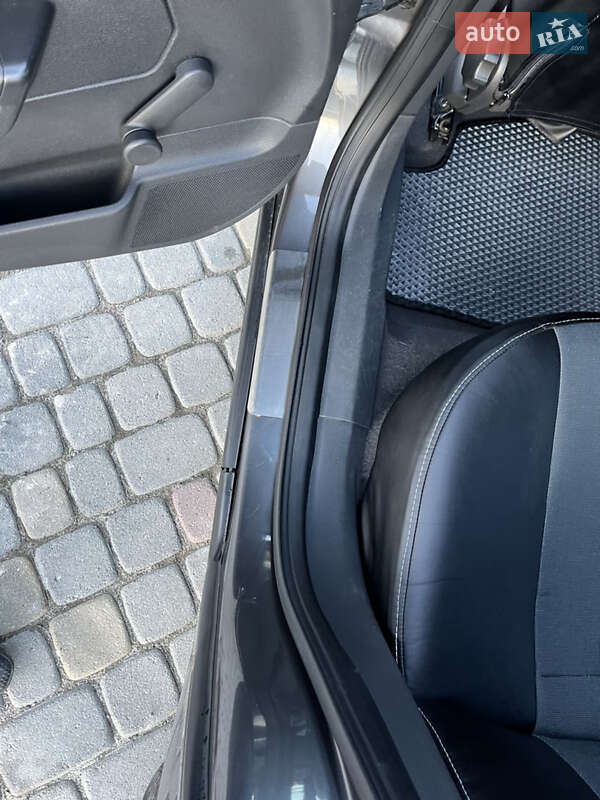 Седан Opel Astra 2011 в Львове