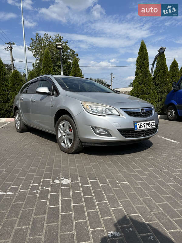 Универсал Opel Astra 2011 в 