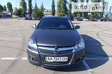 Универсал Opel Astra 2011 в Киеве