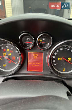 Универсал Opel Astra 2011 в 