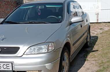 Седан Opel Astra 2005 в Ровно