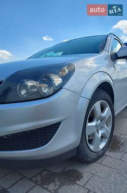 Универсал Opel Astra 2010 в 