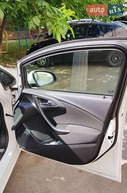 Универсал Opel Astra 2014 в 