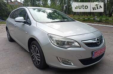 Универсал Opel Astra 2011 в Чернигове