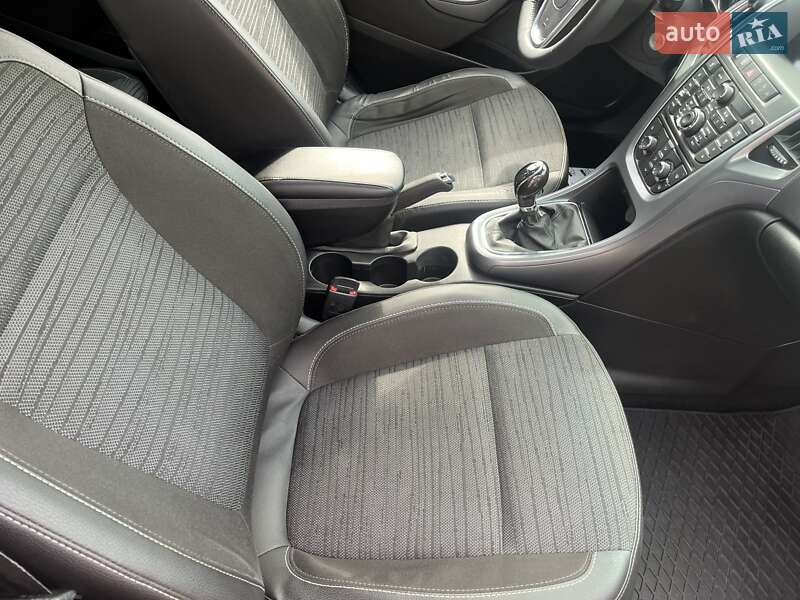 Универсал Opel Astra 2015 в Ивано-Франковске