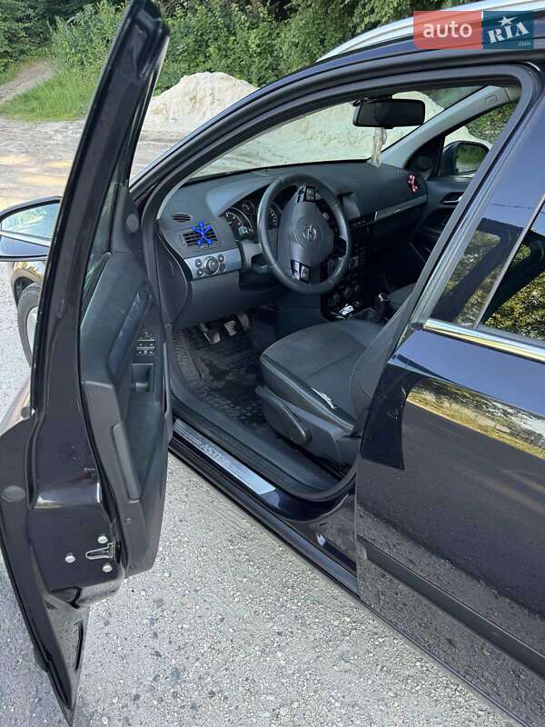 Универсал Opel Astra 2010 в Тернополе