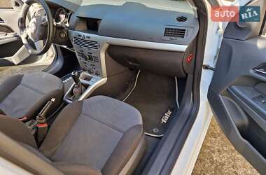 Хэтчбек Opel Astra 2009 в 