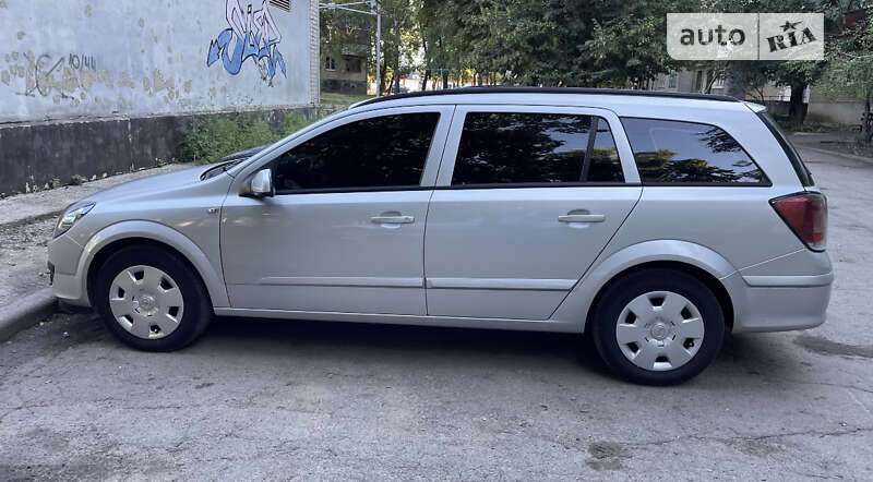 Универсал Opel Astra 2005 в 