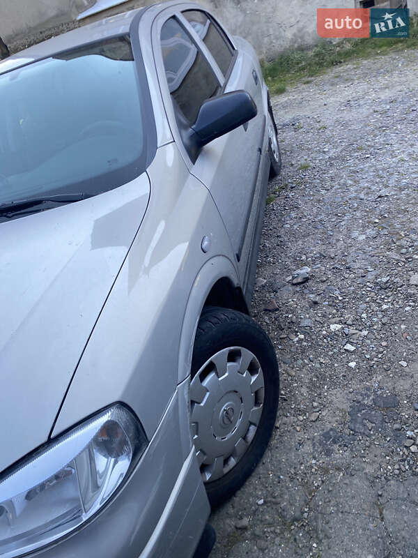 Седан Opel Astra 2008 в Городке