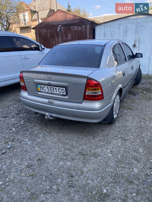 Седан Opel Astra 2008 в Городке
