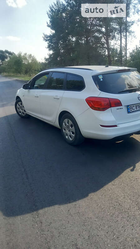 Універсал Opel Astra 2012 в Львові