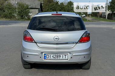 Хэтчбек Opel Astra 2008 в Долине