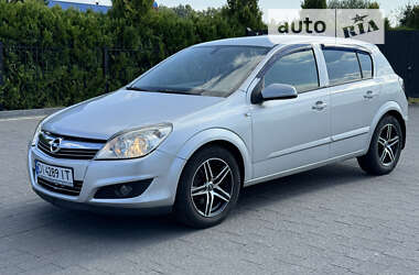 Хэтчбек Opel Astra 2008 в Долине