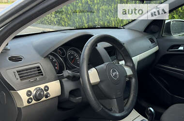 Хэтчбек Opel Astra 2008 в Долине