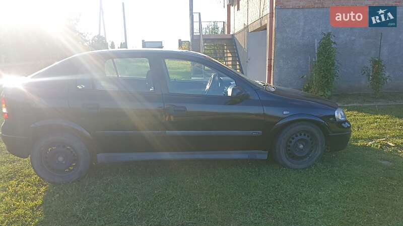 Седан Opel Astra 1999 в 