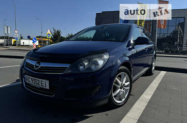 Універсал Opel Astra 2010 в Луцьку