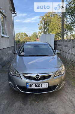 Универсал Opel Astra 2011 в Львове