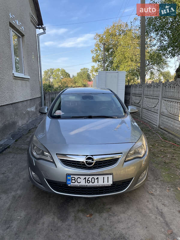 Opel Astra 2011