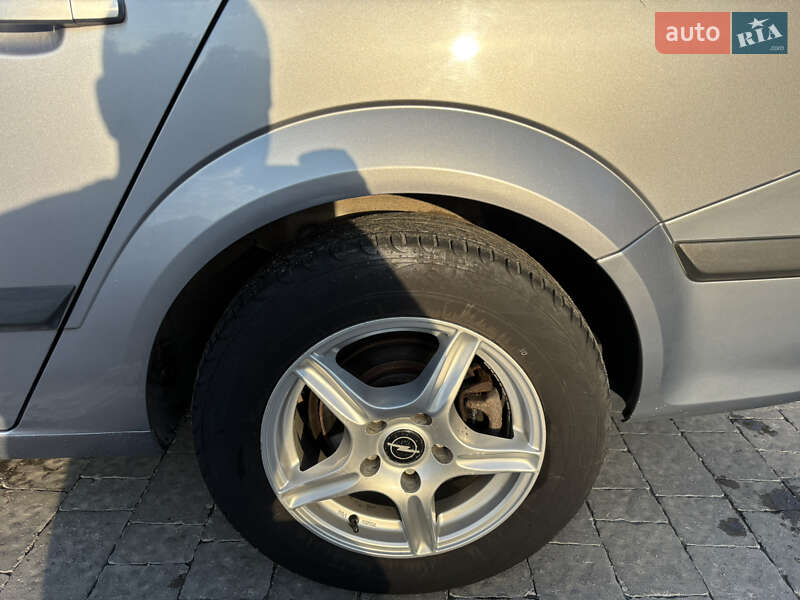 Универсал Opel Astra 2005 в Тернополе