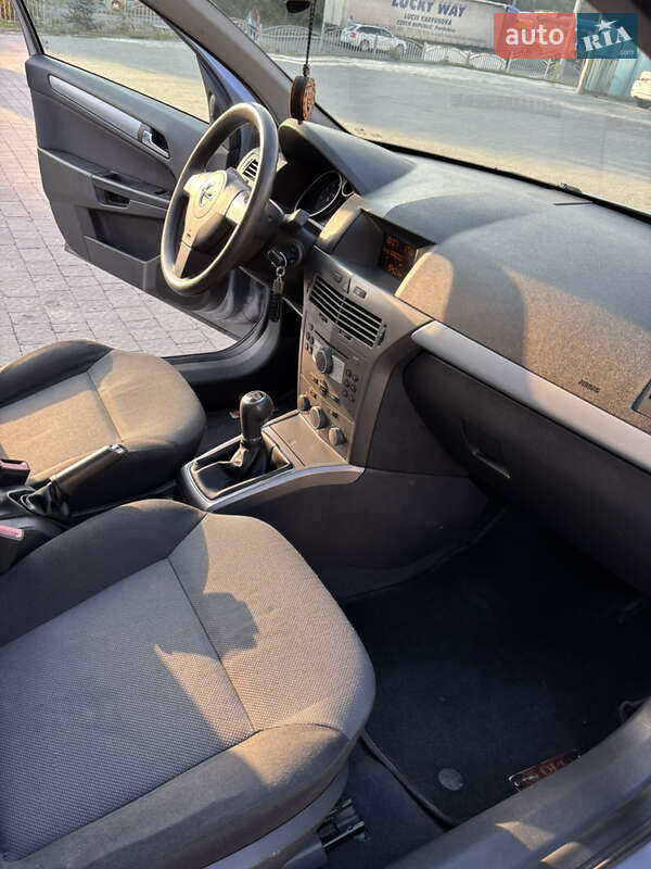 Универсал Opel Astra 2005 в Тернополе