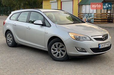 Универсал Opel Astra 2012 в Каменке