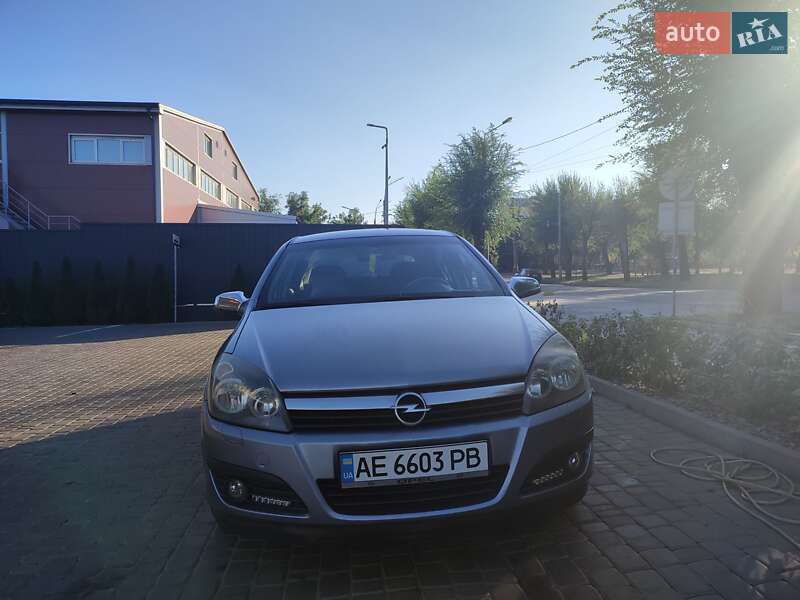 Хэтчбек Opel Astra 2006 в Кривом Роге