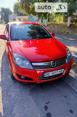 Хэтчбек Opel Astra 2012 в Первомайске