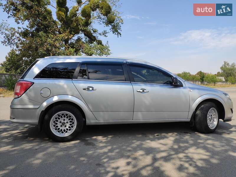 Универсал Opel Astra 2011 в Вапнярке