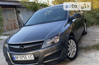 Хэтчбек Opel Astra 2010 в Запорожье