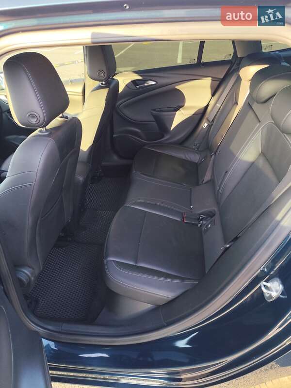 Универсал Opel Astra 2017 в Киеве
