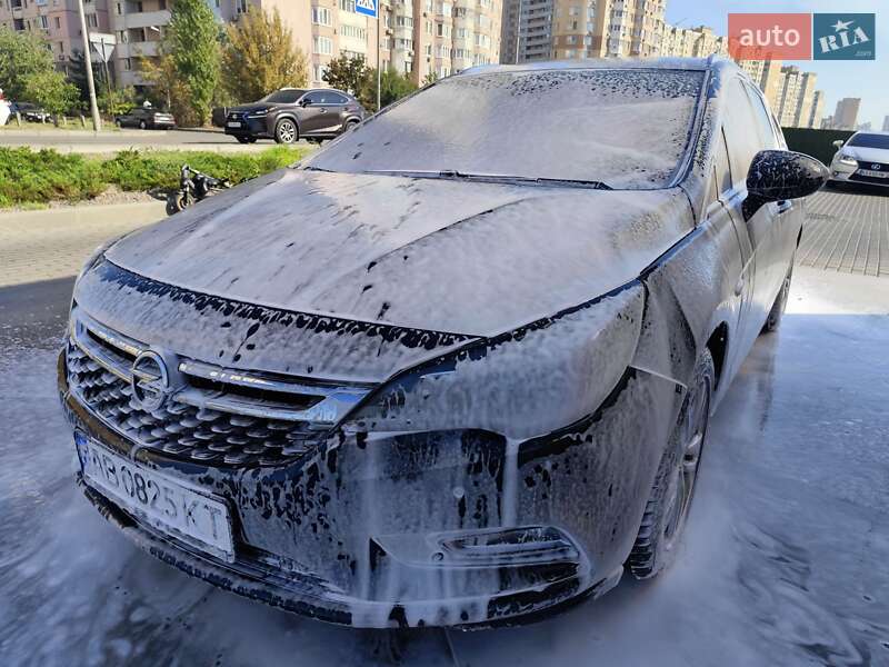Универсал Opel Astra 2017 в Киеве