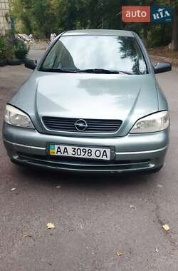 Седан Opel Astra 2006 в Киеве