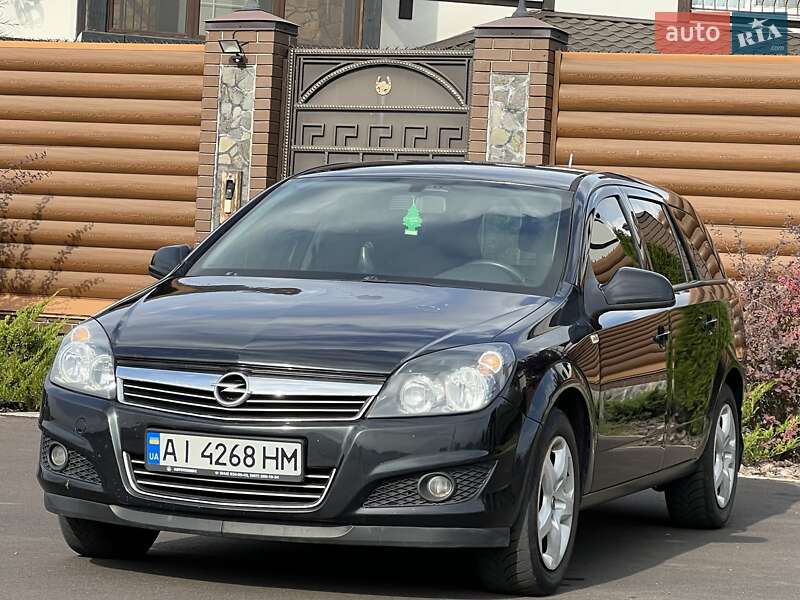Универсал Opel Astra 2013 в Киеве