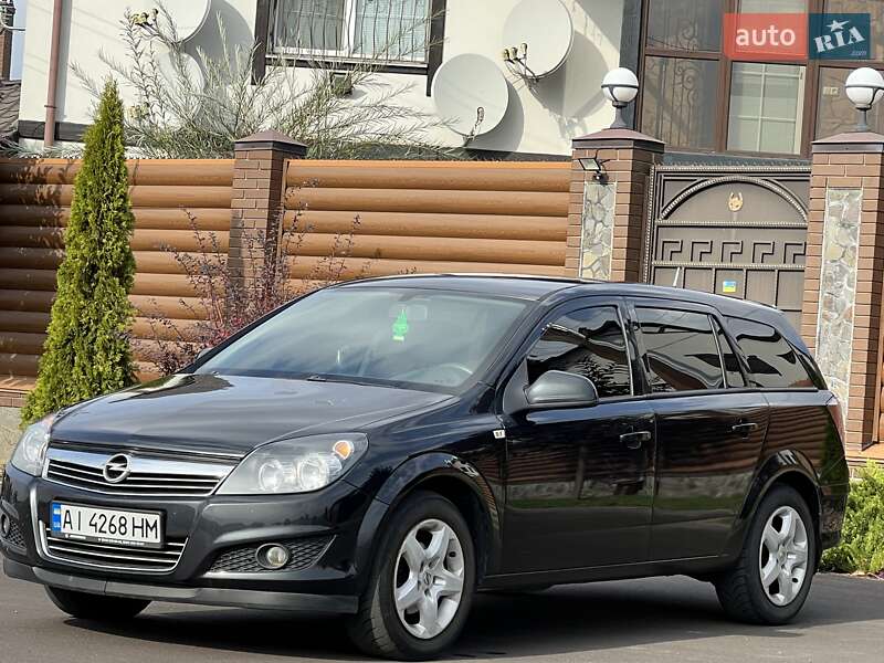 Универсал Opel Astra 2013 в Киеве
