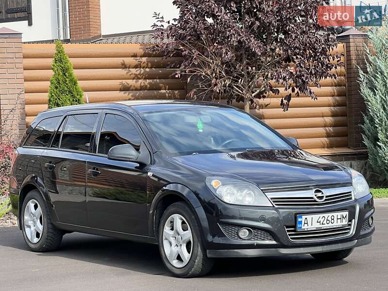 Универсал Opel Astra 2013 в Киеве