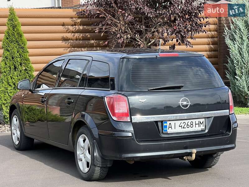 Универсал Opel Astra 2013 в Киеве