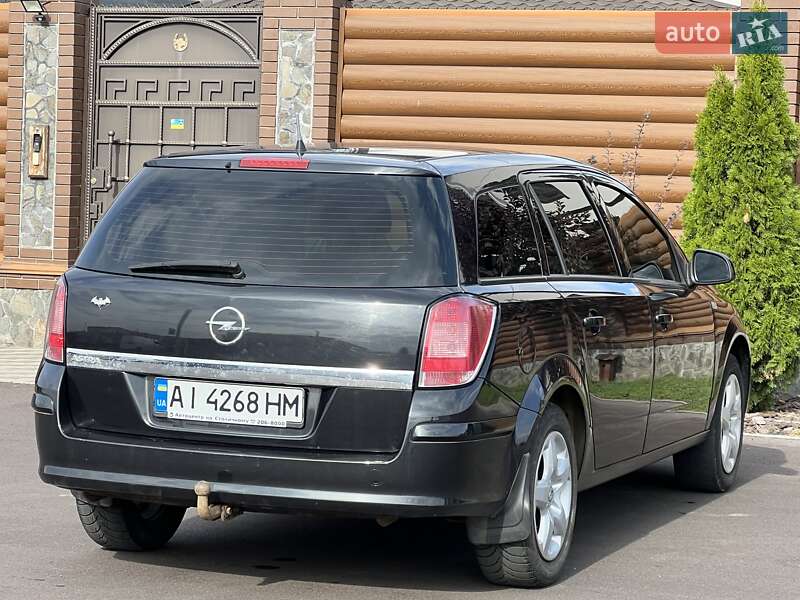 Универсал Opel Astra 2013 в Киеве