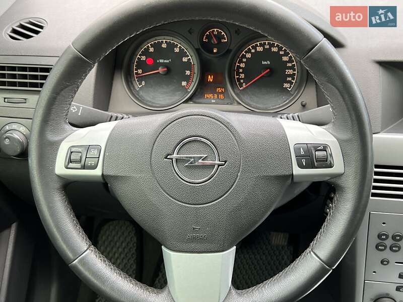 Универсал Opel Astra 2013 в Киеве