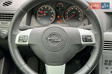 Универсал Opel Astra 2013 в 
