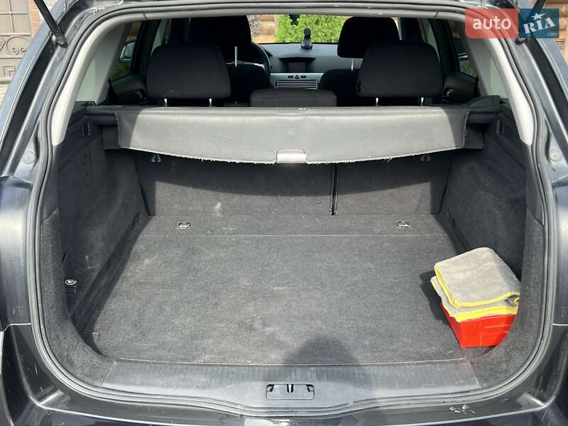 Универсал Opel Astra 2013 в Киеве