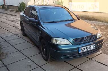 Седан Opel Astra 2004 в Мукачевому