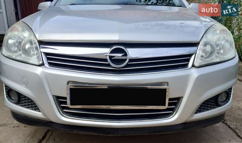 Хэтчбек Opel Astra 2007 в Мостиске