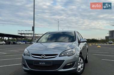 Хэтчбек Opel Astra 2014 в Киеве