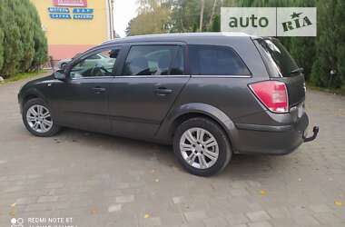 Универсал Opel Astra 2009 в Самборе