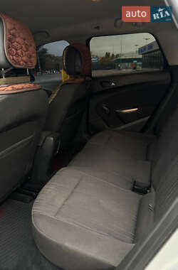 Универсал Opel Astra 2011 в 