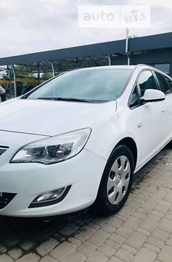 Універсал Opel Astra 2011 в Ірпені